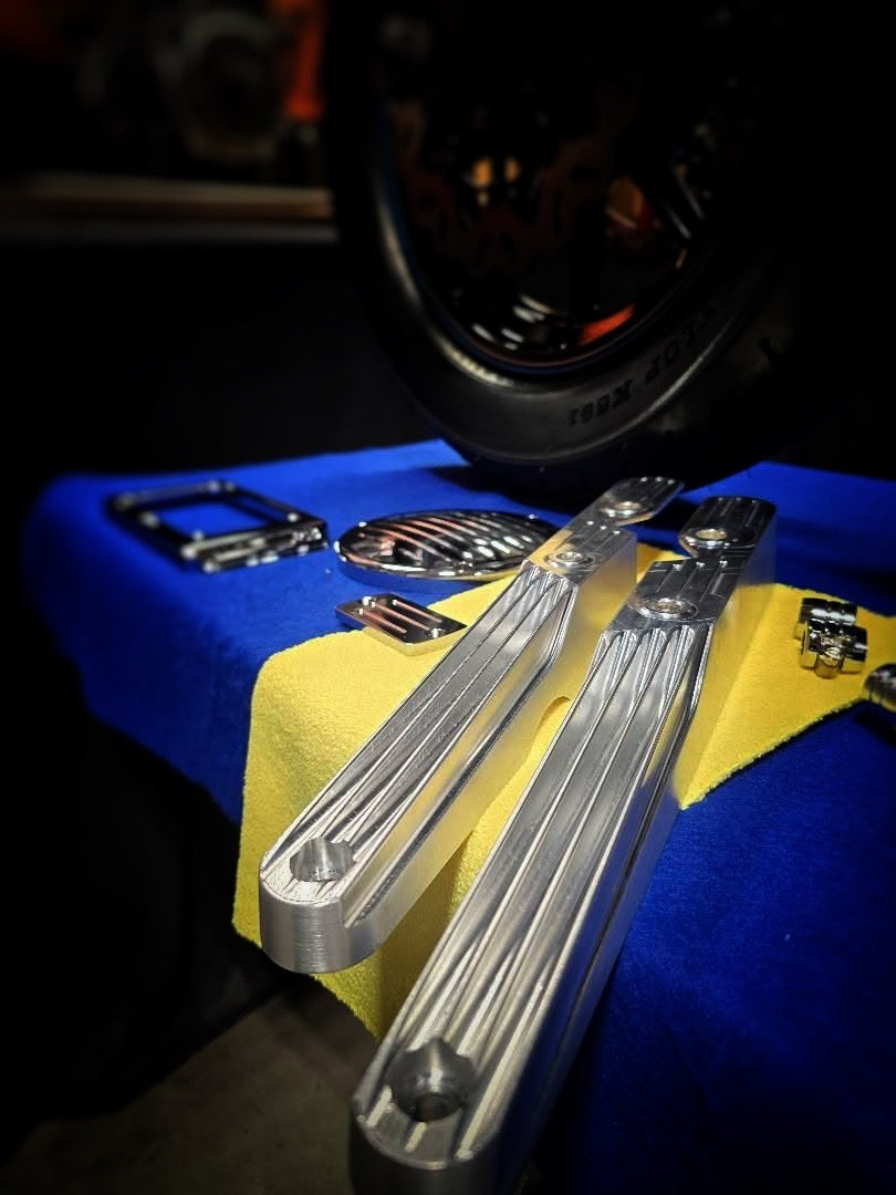 FXR SPEED FINS FENDER STRUTS
